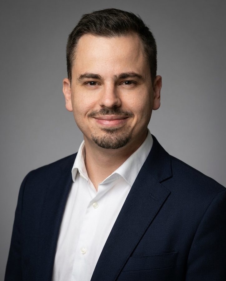 Depois: retrato corporativo de estúdio gerado pelo Kloel Studio